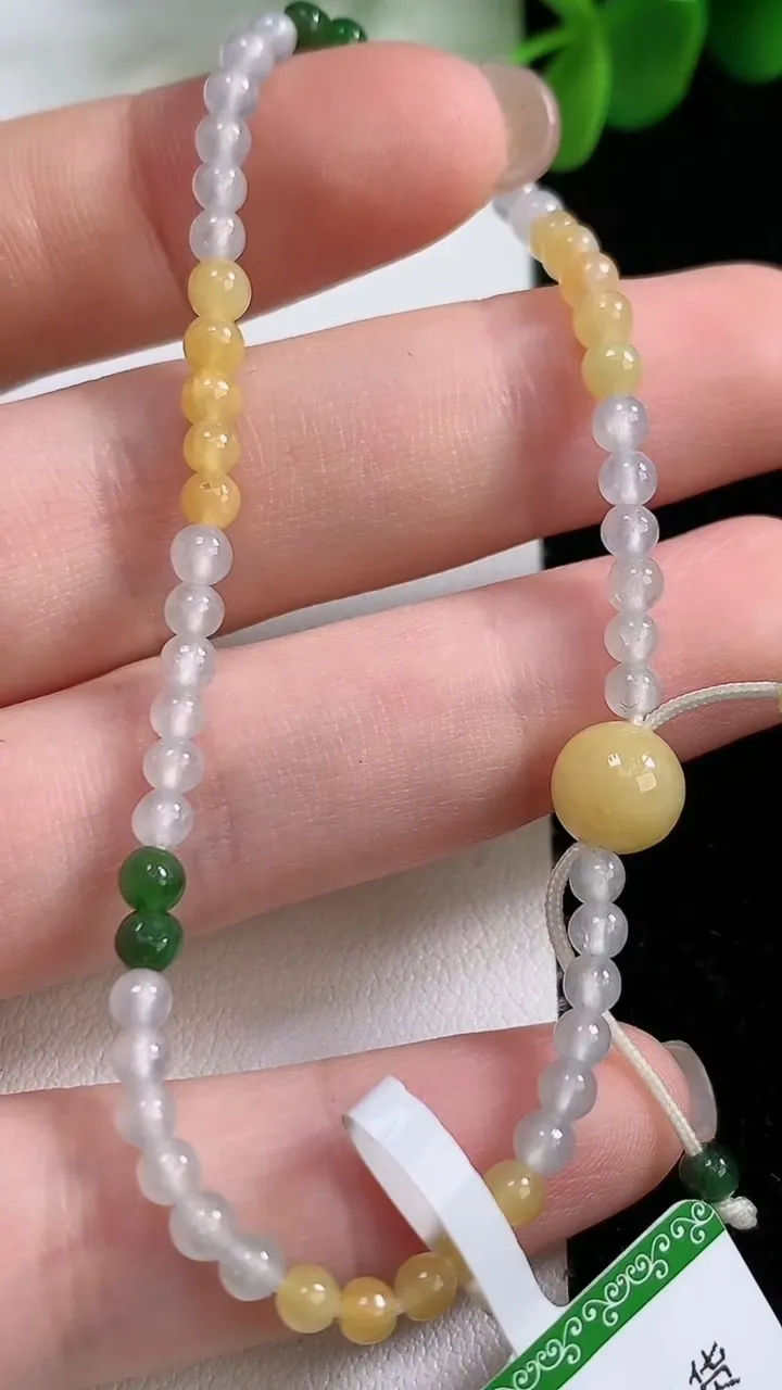 天然A货翡翠种双彩小米珠手串56颗，尺寸3，重:4.03g8月18日
工厂直销收藏佳品,种好水足，色泽均匀，有种有色，上手高大气！