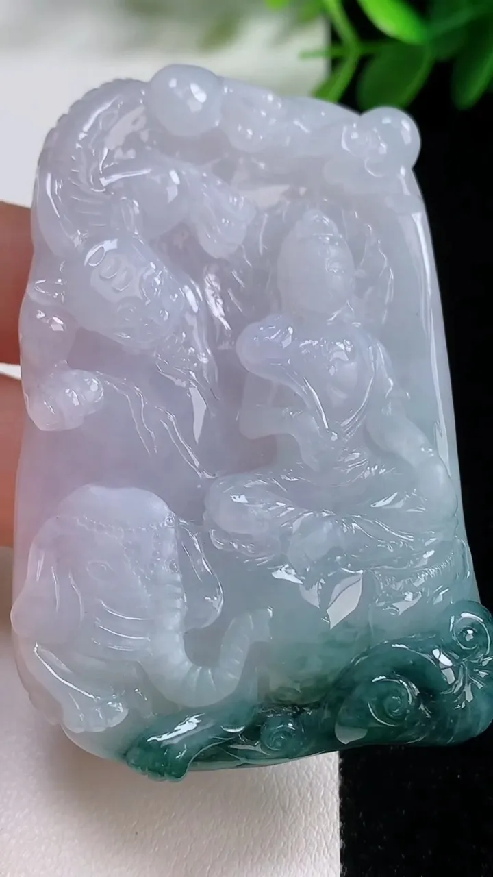 天然A货翡翠飘花普贤菩萨吊坠，尺寸62.3-37.8-7.4，重量:36.18g
8月18日