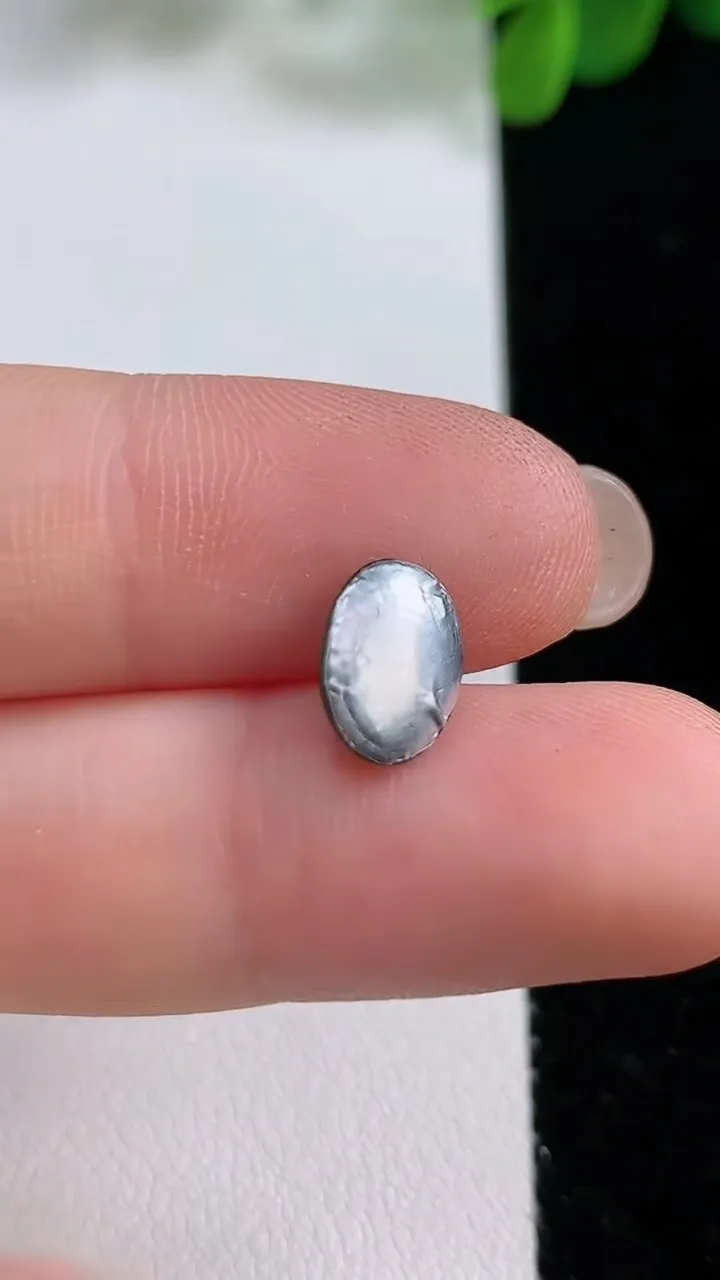 天然A货翡翠蛋面镶嵌件，尺寸9-6.7-3.6，重:0.36g
8月19日