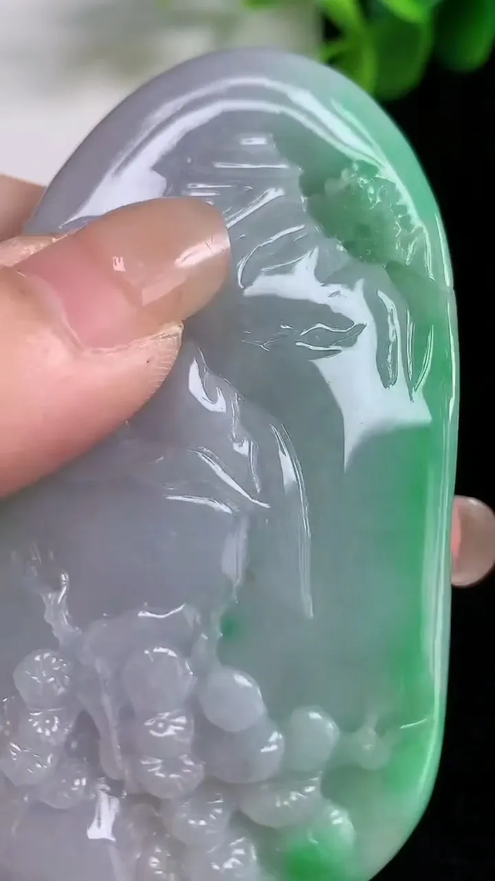 天然A货翡翠山水牌吊坠，尺寸 73-39-12，重: 37.50g
8月19日