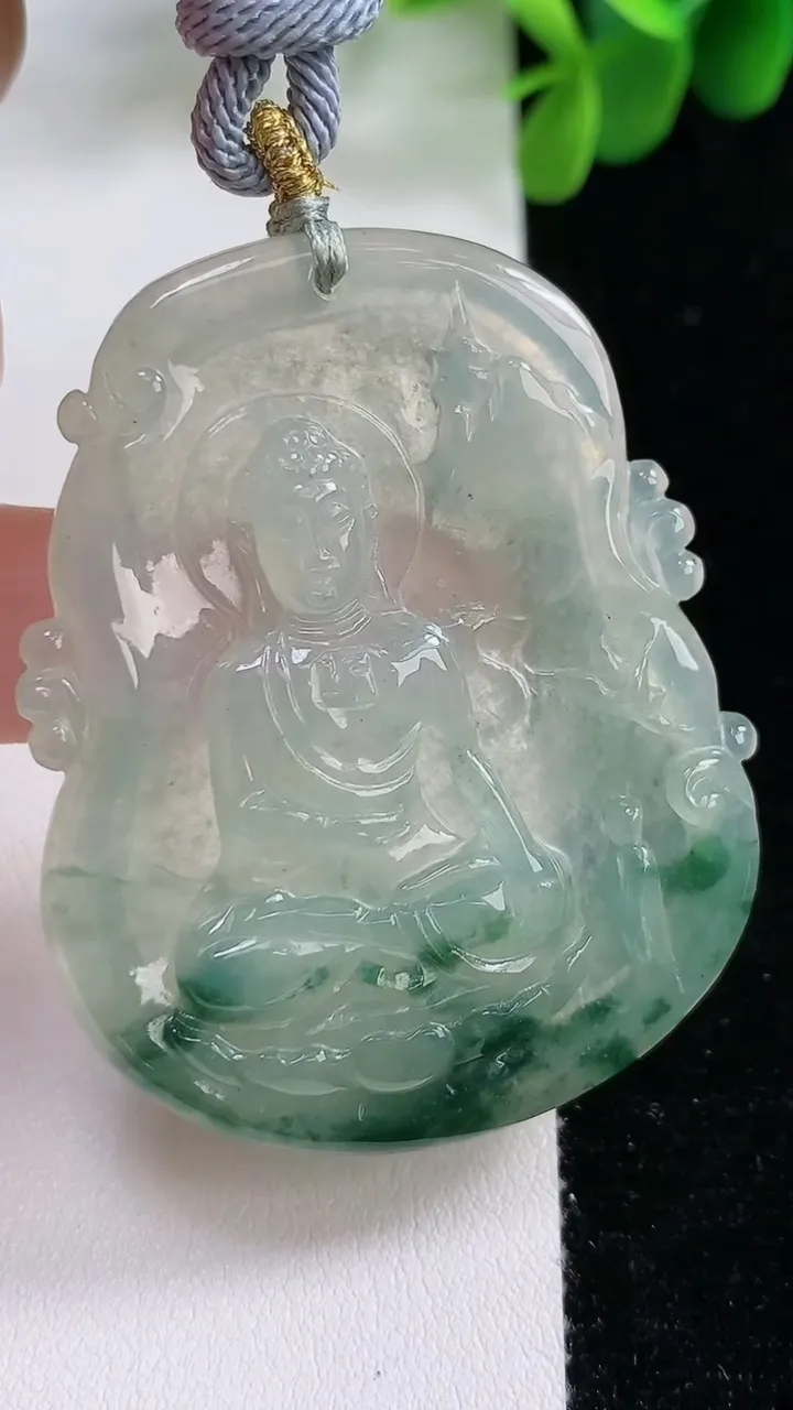 天然A货翡翠飘花阿弥陀佛吊坠，尺寸52.5-41.8-5.8，重:17.48g
8月19日