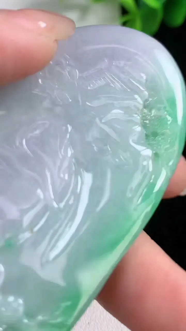 天然A货翡翠山水牌吊坠，尺寸 73-39-12，重: 37.50g
8月19日