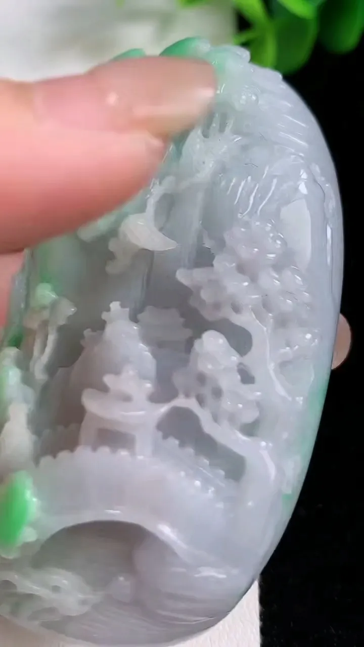 天然A货翡翠山水牌吊坠，尺寸 73-39-12，重: 37.50g
8月19日