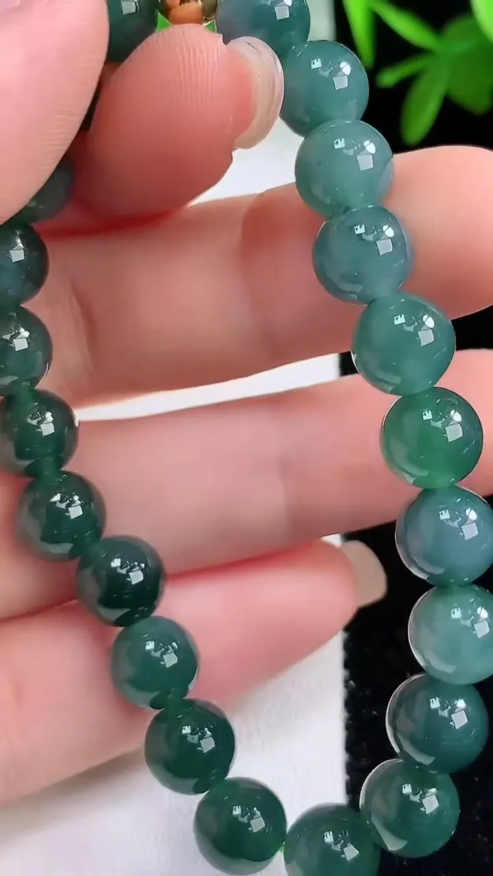 天然A货翡翠货蓝水圆珠手串22颗，尺寸7.8，重:18.19g8月20日
工厂直销收藏佳品,种好水足，色泽均匀，有种有色，上手高大气！
