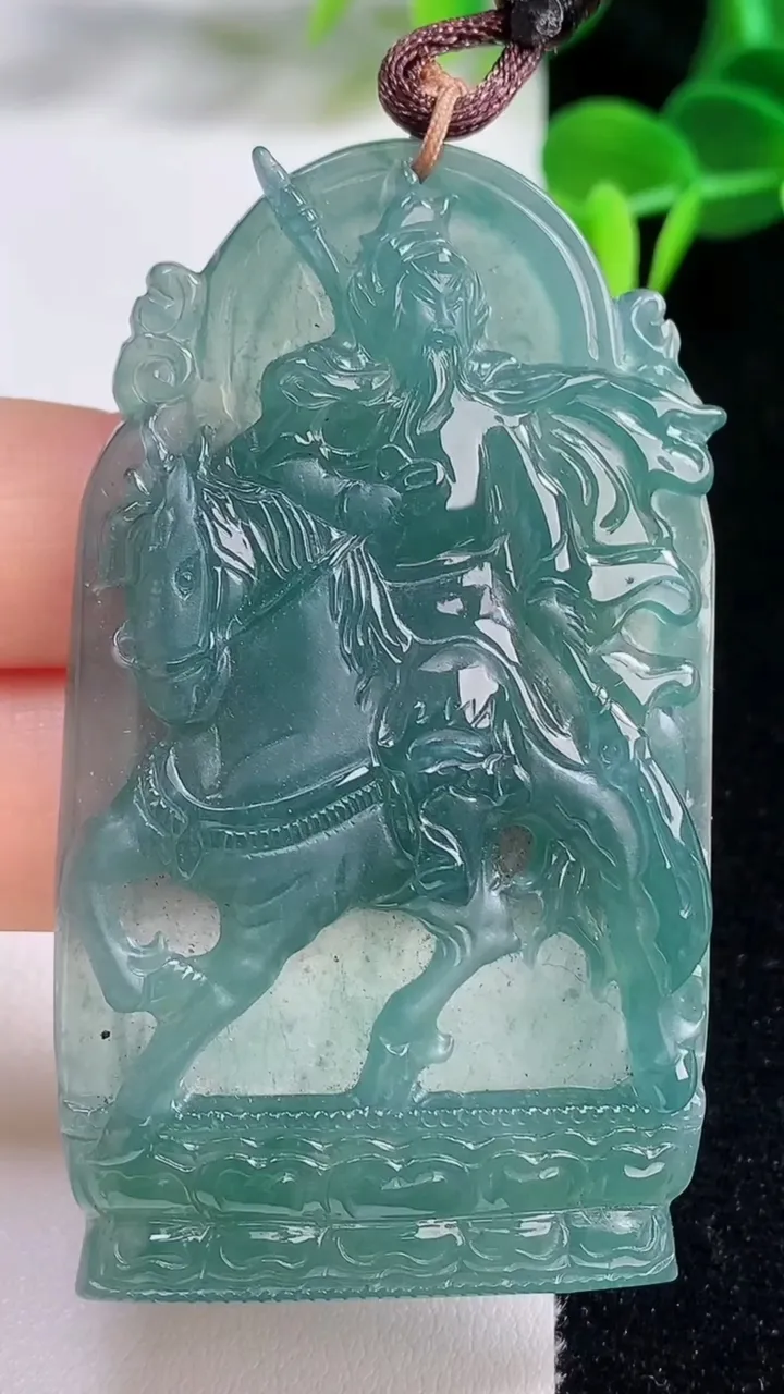 天然A货翡翠关公吊坠，尺寸65.7-38-5.8，重量:31.60g
8月20日