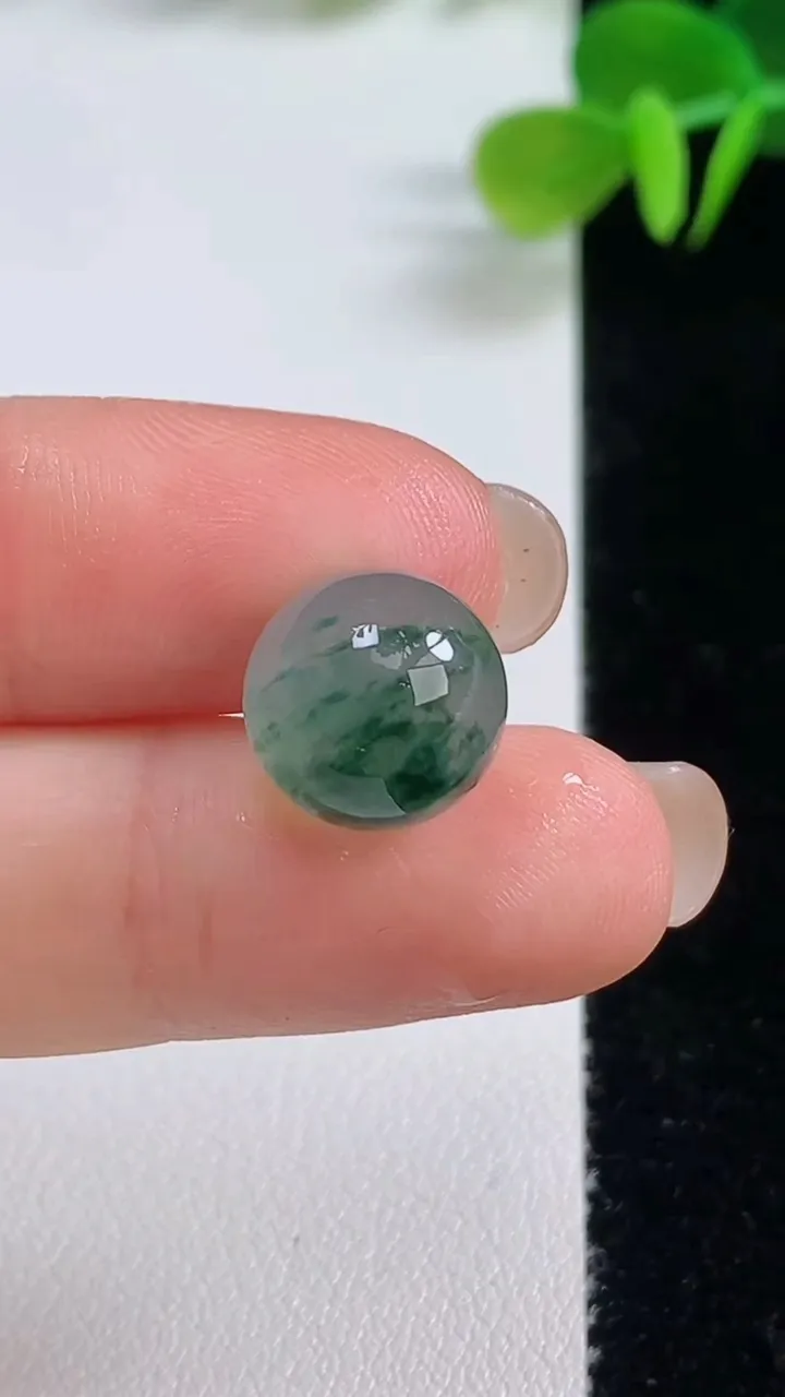 天然A货翡翠种飘花圆珠镶嵌件，尺寸11.2，重量:3.19g8月20日
工厂直销收藏佳品,种好水足，