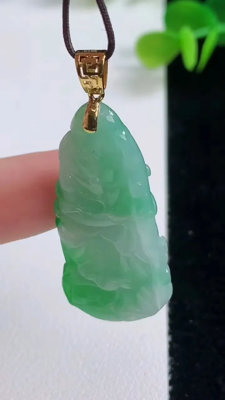 天然A货翡翠白菜吊坠，尺寸36-15.8-8.3，重量:8.16g
8月20日