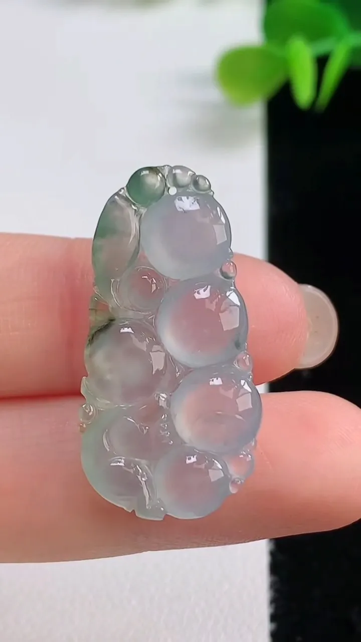 天然A货翡翠生肖猴吊坠，尺寸31.2-16.2-4，重量:4.01g
8月20日