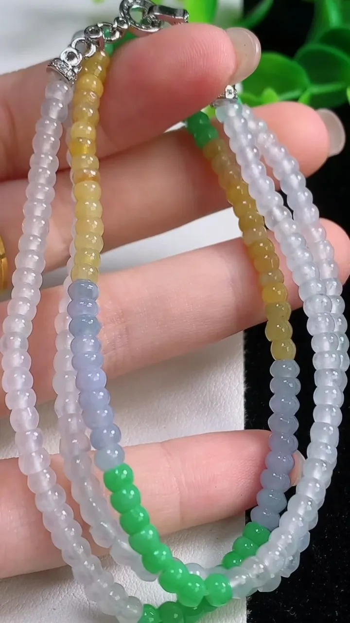天然A货翡翠三彩算盘珠项链，尺寸4-2-205颗，重量:17.17g
8月20日