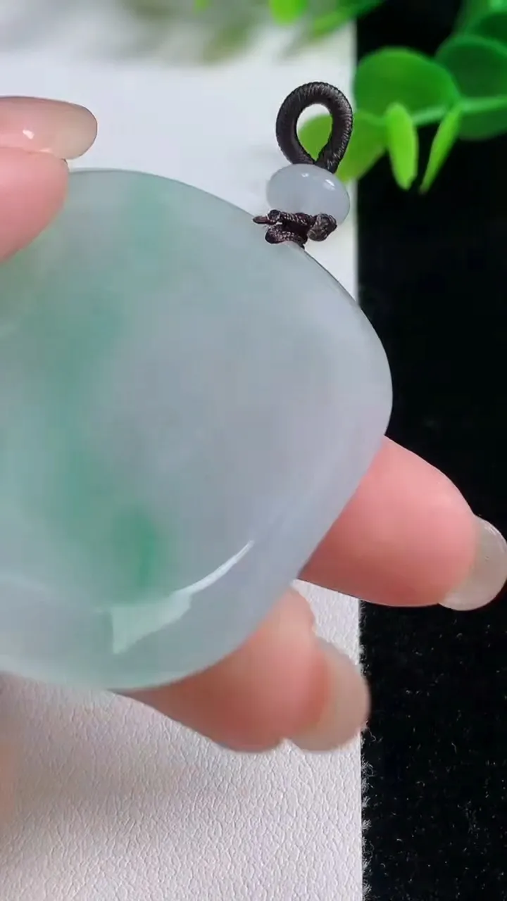 天然A货翡翠生肖虎吊坠，尺寸56-45-7.5，重量:36.03g
8月20日