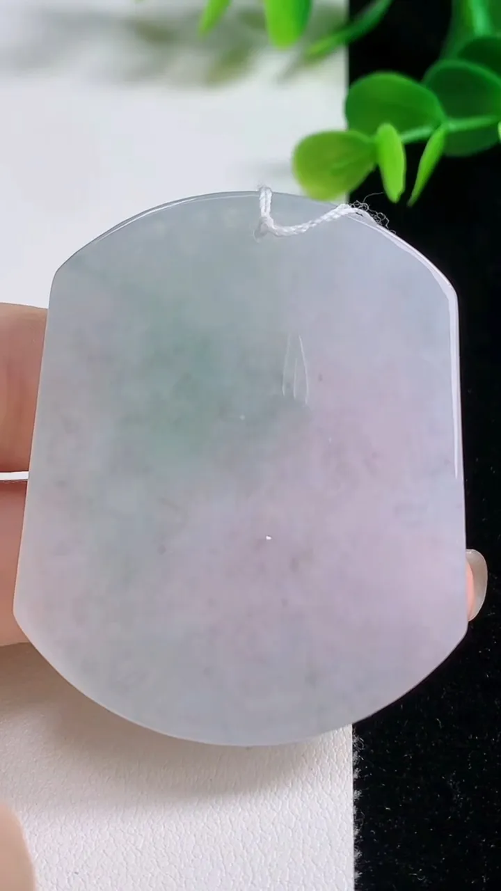 天然A货翡翠龙牌吊坠，尺寸53-41.4-6，重量:31.72g
8月20日