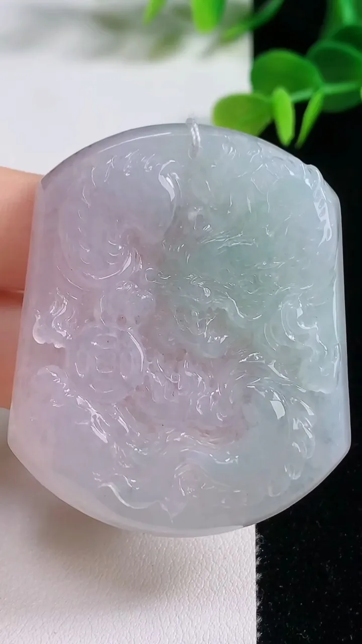 天然A货翡翠龙牌吊坠，尺寸53-41.4-6，重量:31.72g
8月20日
