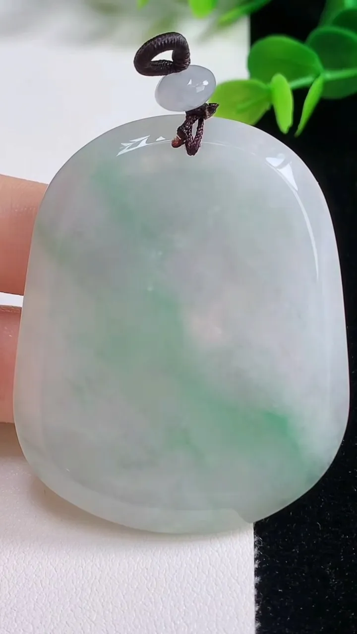天然A货翡翠生肖虎吊坠，尺寸56-45-7.5，重量:36.03g
8月20日