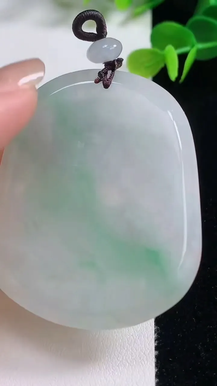 天然A货翡翠生肖虎吊坠，尺寸56-45-7.5，重量:36.03g
8月20日
