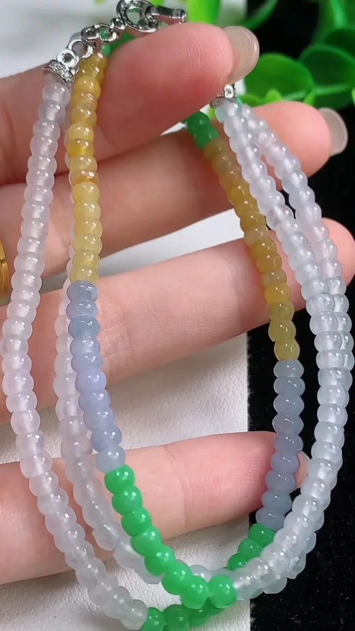 天然A货翡翠三彩算盘珠项链，尺寸4-2-205颗，重量:17.17g
8月20日