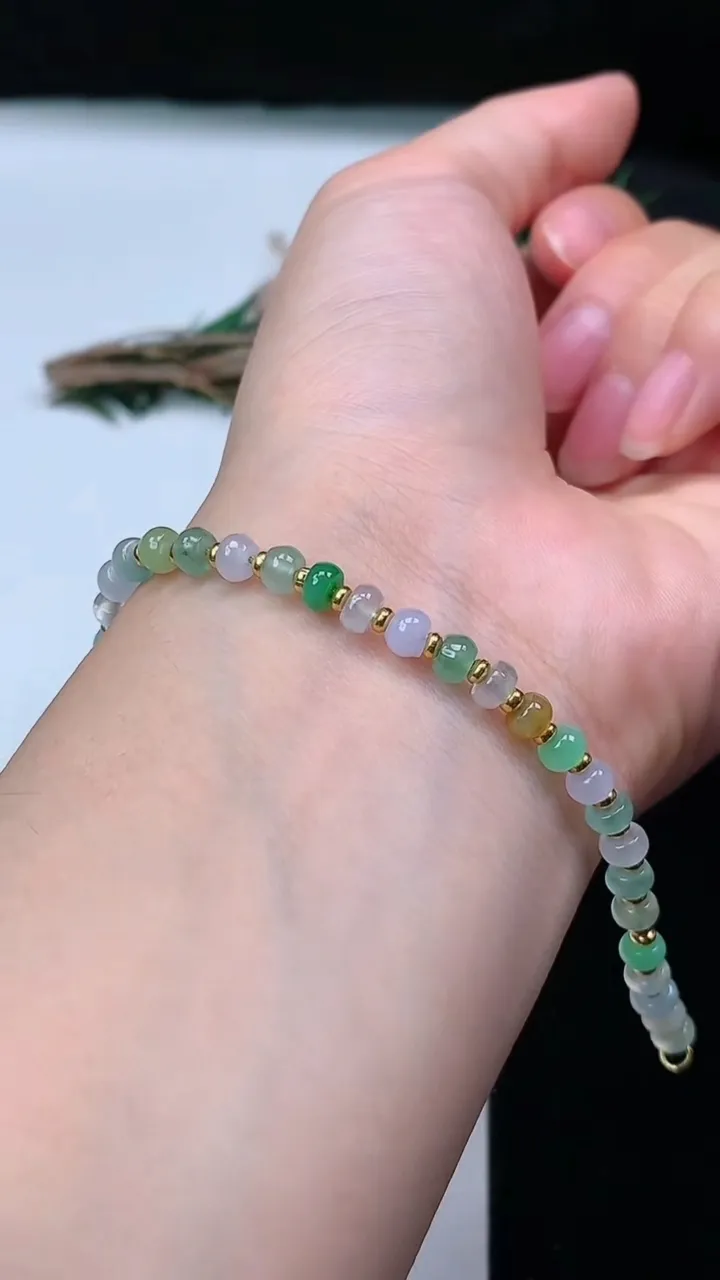 天然A货翡翠三彩算盘珠手链，尺寸4.6-3-41颗，重量:6.91g
8月21日