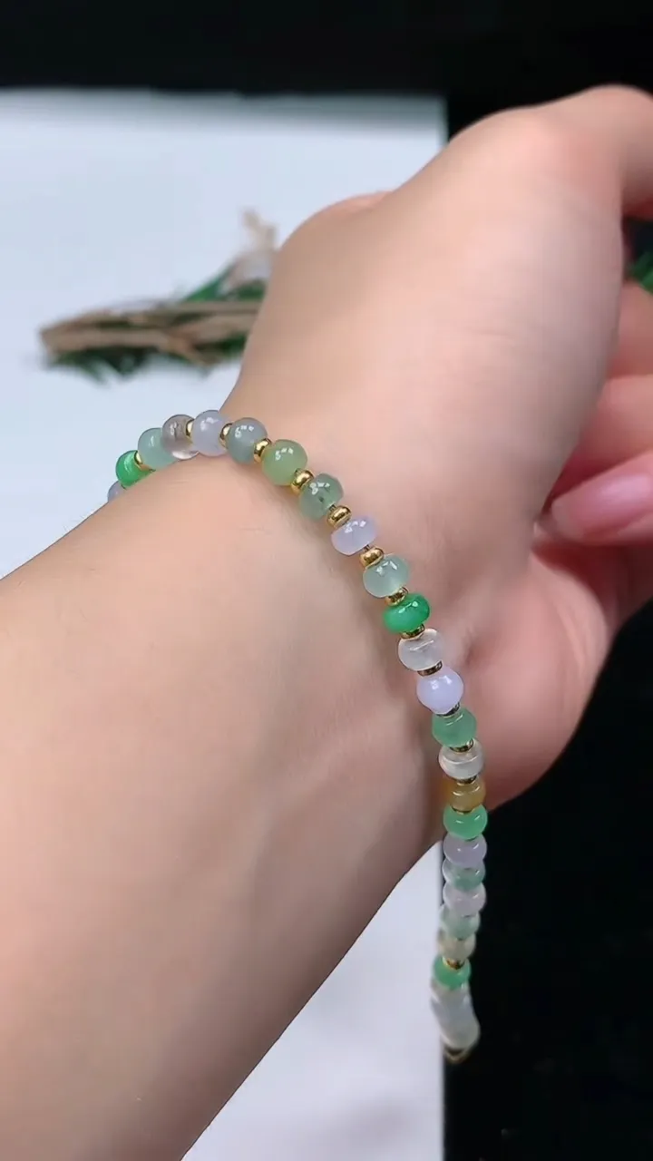 天然A货翡翠三彩算盘珠手链，尺寸4.6-3-41颗，重量:6.91g
8月21日