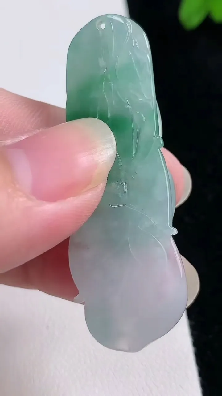 天然A货翡翠和和美美 荷花吊坠，尺寸54-18-6，重:10.65g
8月21日