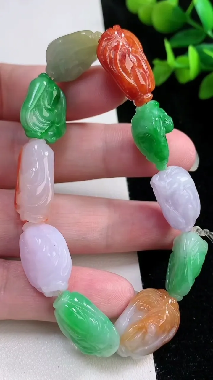 天然A货翡翠四彩白菜手串，尺寸20-12.7-10-10颗，重量:36.58g8月21日
工厂直销收藏佳品,种好水足，色泽均匀，有种有色，上手高大气！