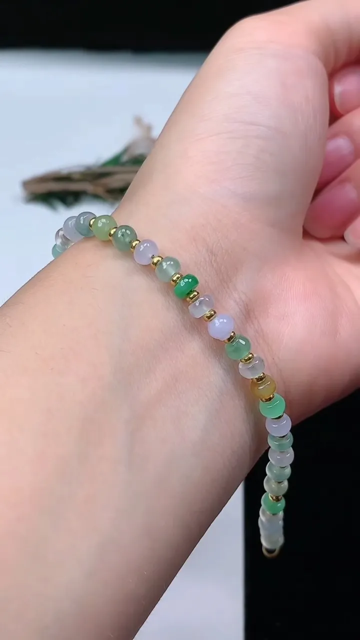天然A货翡翠三彩算盘珠手链，尺寸4.6-3-41颗，重量:6.91g
8月21日