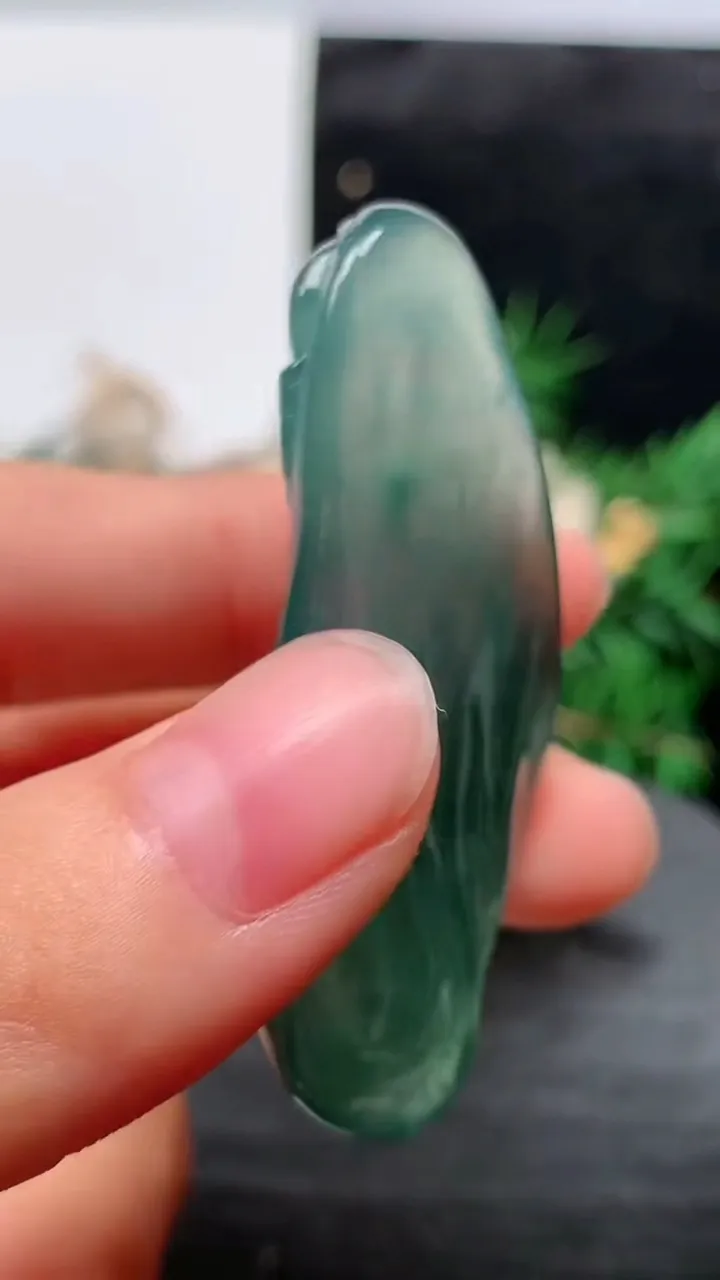 天然A货翡翠蓝水普贤菩萨吊坠，尺寸52.3-22-5.8，重量:14.60g
8月21日