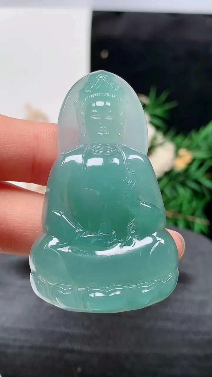 天然A货翡翠素衣观音吊坠，尺寸51-31-6，重量:16.33g
8月21日