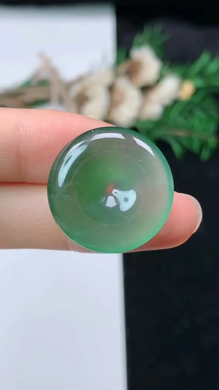 天然A货翡翠平安扣吊坠，尺寸22.3-4.7，重量:4.65g
8月21日