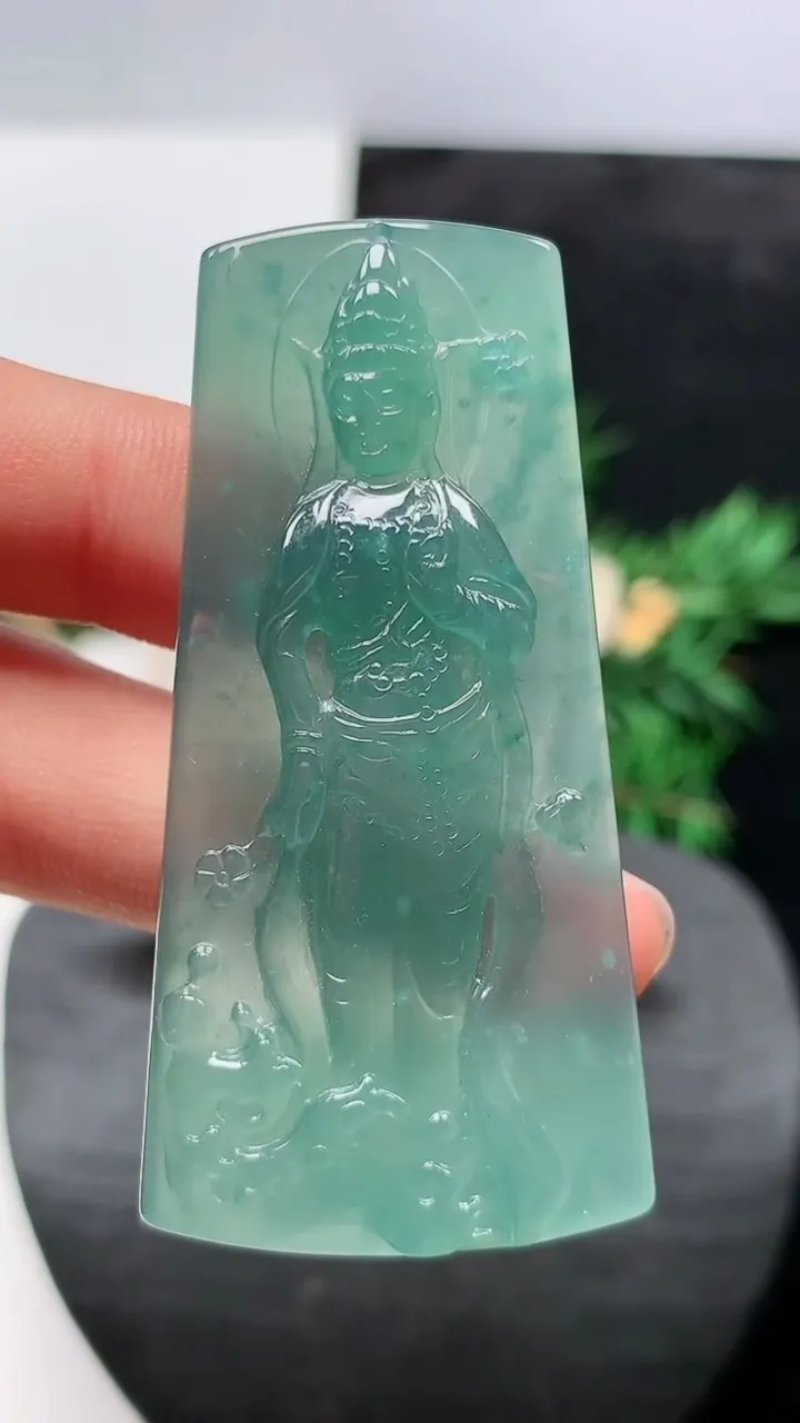 天然A货翡翠蓝水观音菩萨吊坠，尺寸55-27.6-5.6，重量:18.00g
8月21日
