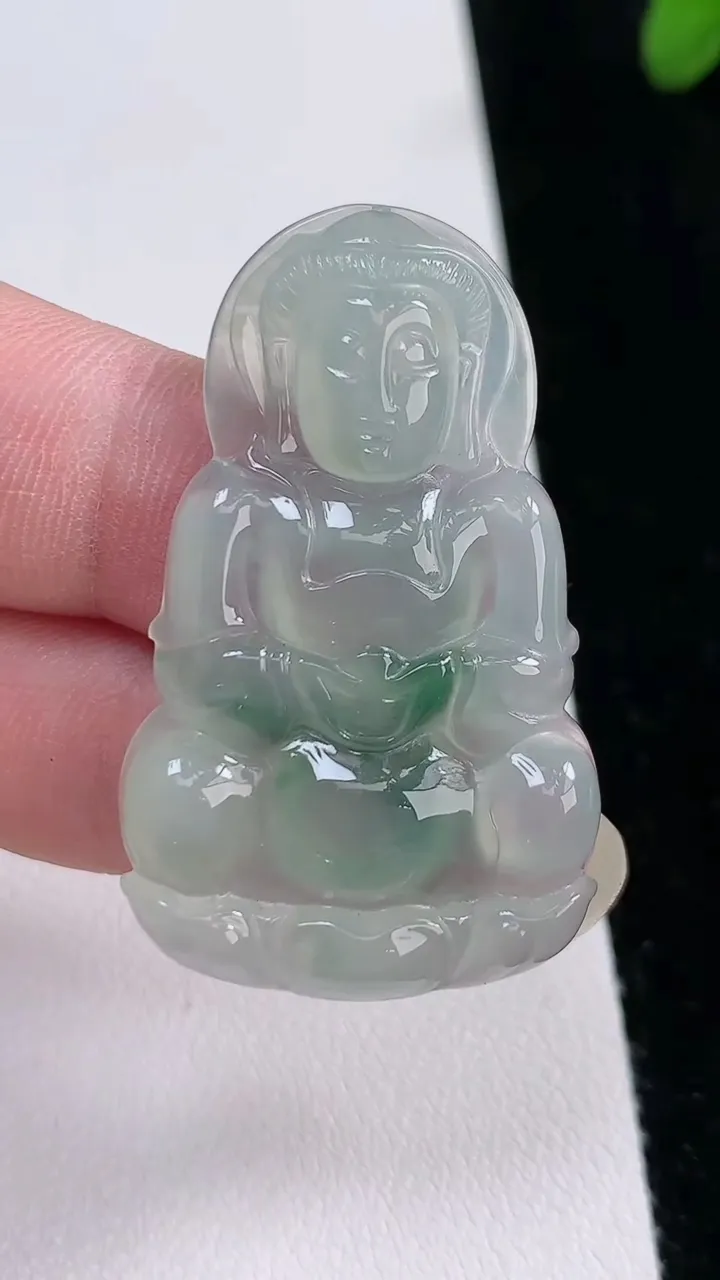 天然A货翡翠飘花观音菩萨吊坠，尺寸43-26.2-4.6，重:8.88g
8月21日