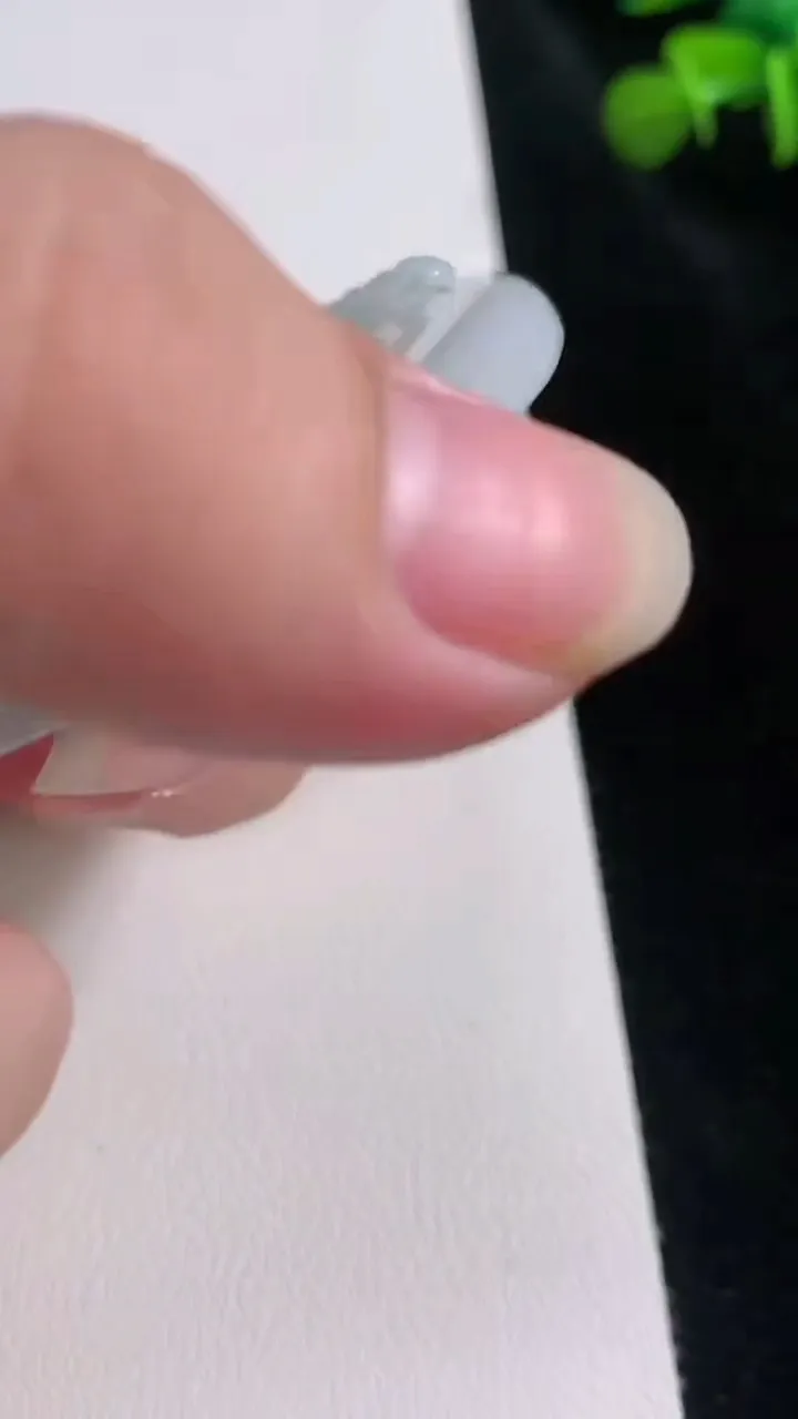 天然A货翡翠生肖马牌吊坠，尺寸57.6-6.4，重:40.79g
8月22日