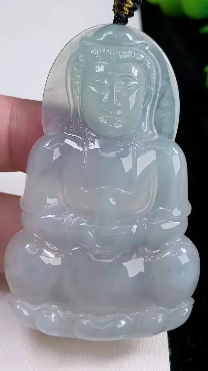 天然A货翡翠观音菩萨吊坠，尺寸68-43-5，重量:28.96g
8月22日