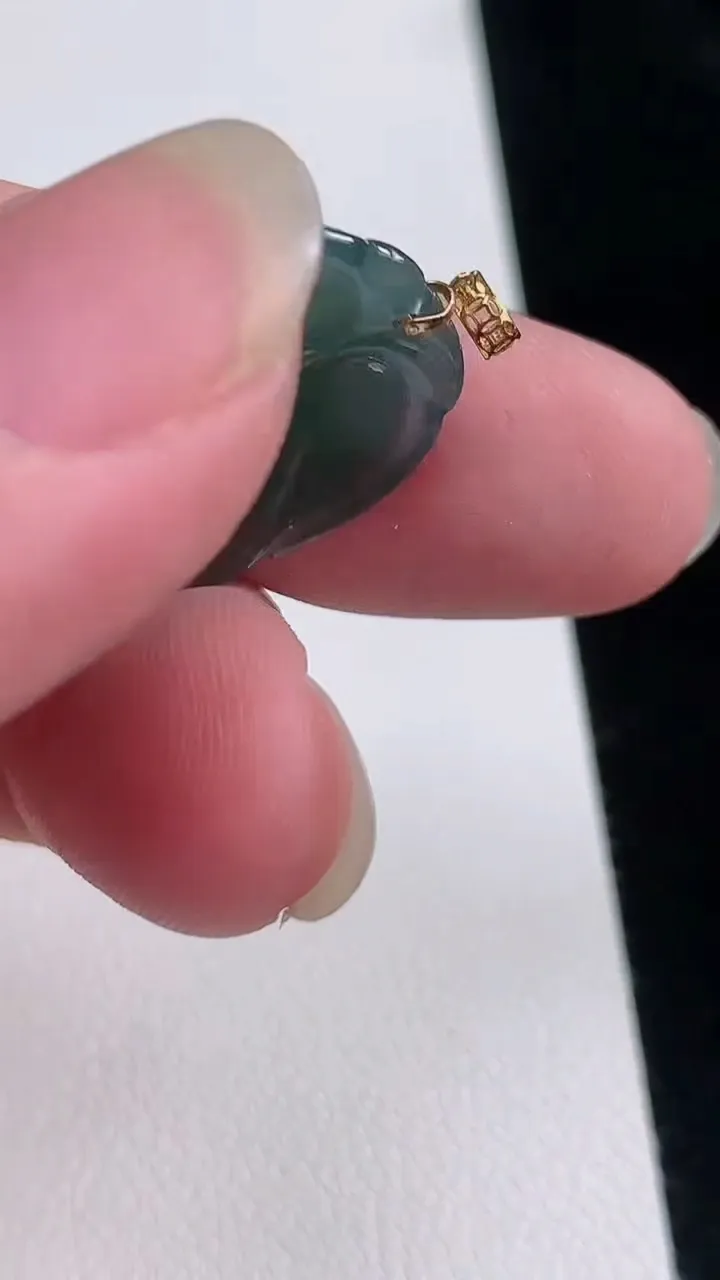 天然A货翡翠k金蓝水金枝玉叶 叶子吊坠，尺寸32.2-16.8-3.8，重:3.40g
8月22日