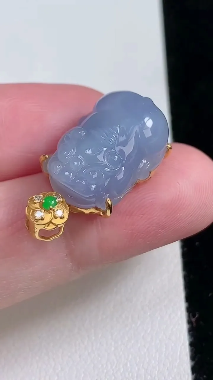 天然A货翡翠18k金紫罗兰貔貅吊坠，尺寸26.3-20.2-13.5-9.4，重量:4.73g
8月22日
