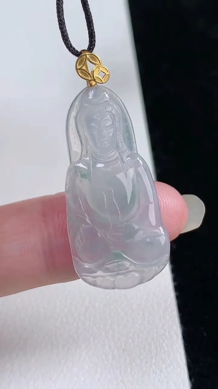 天然A货翡翠种飘花观音菩萨吊坠，尺寸30-15.5-2.7，重量:2.49g
8月22日