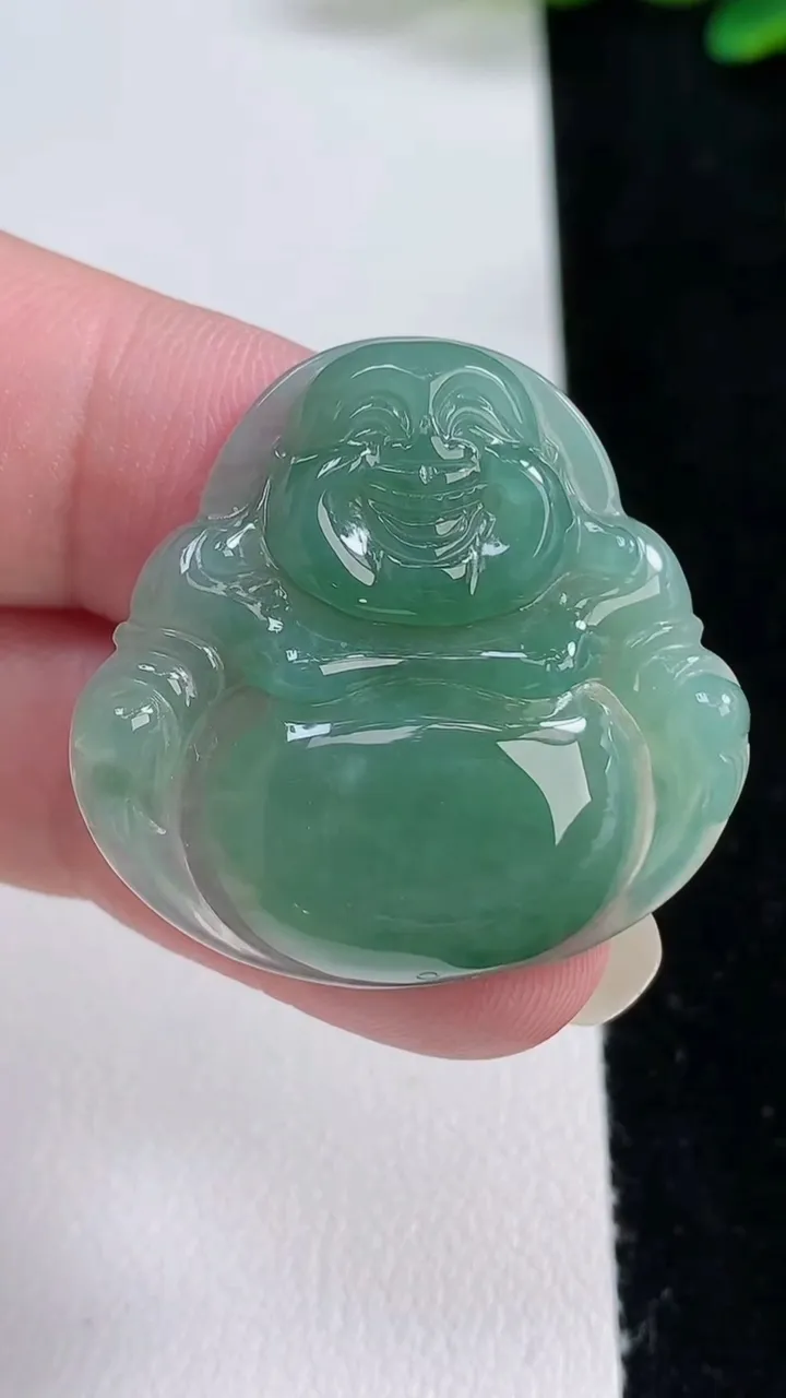 天然A货翡翠佛公吊坠，尺寸30.2-32-4.7，重量:7.68g
8月22日