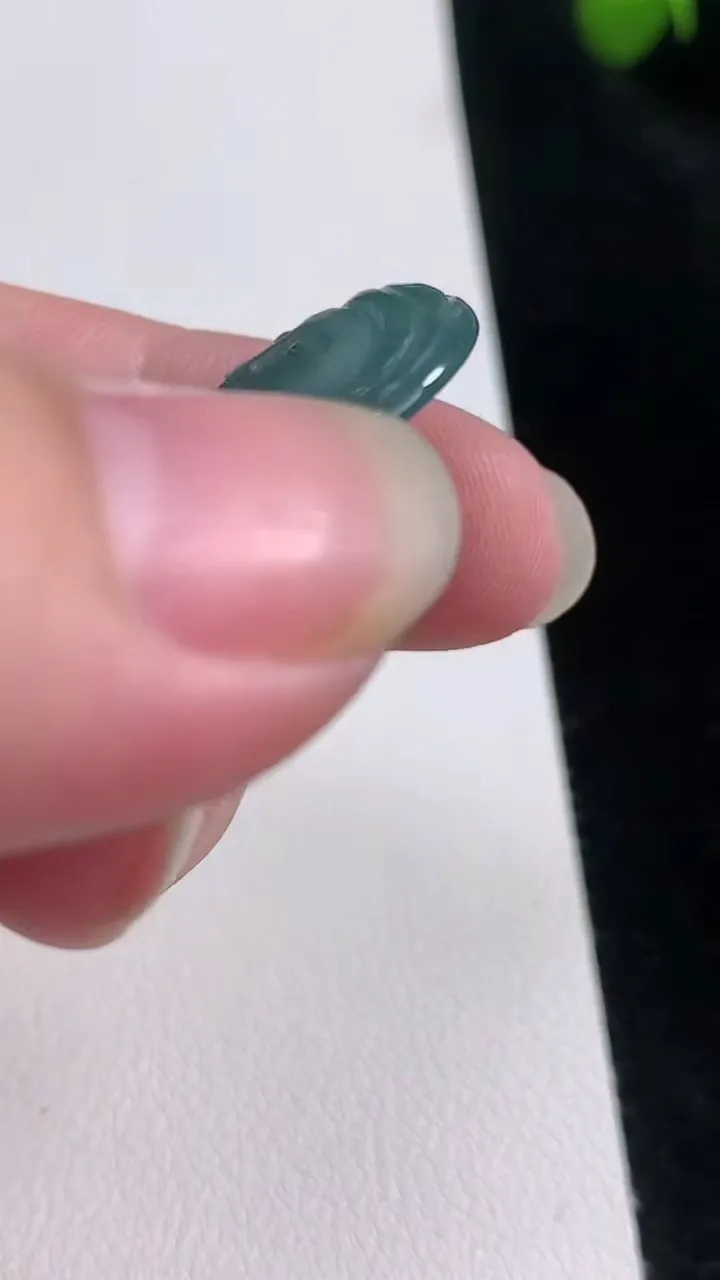 天然A货翡翠蓝水观音菩萨吊坠，尺寸46-31.4-4.6，重:11.37g
8月22日