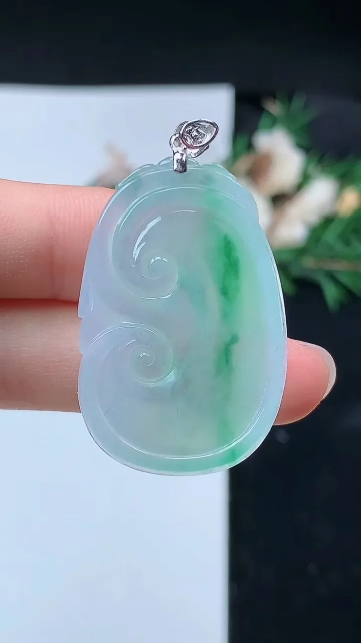 天然A货翡翠如意吊坠，尺寸36-23.7-3.9，重量:7.16g
8月22日