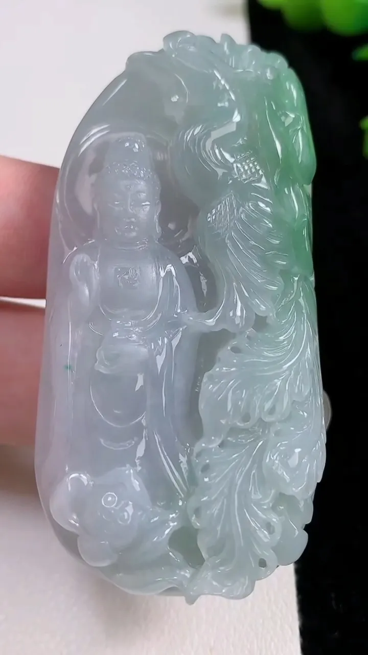 天然A货翡翠阿弥陀佛吊坠，尺寸68-33.8-12.3，重量:62.29g
8月22日