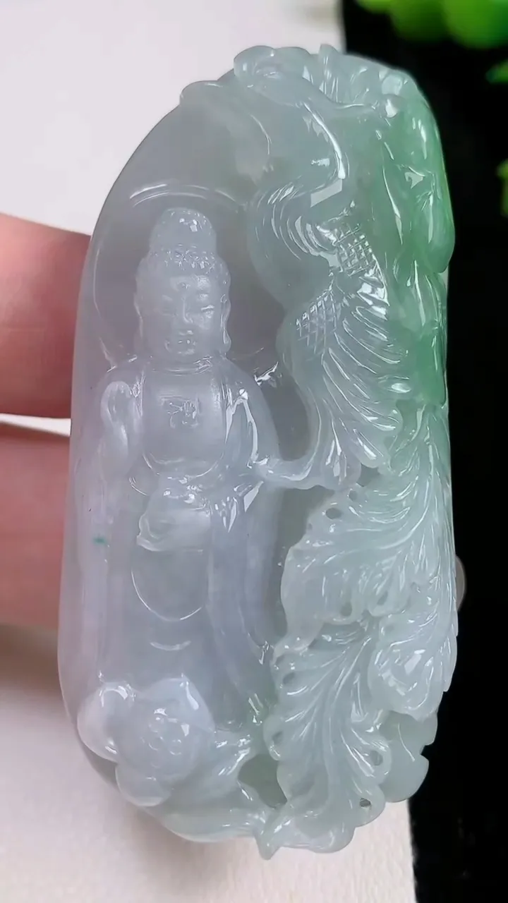 天然A货翡翠阿弥陀佛吊坠，尺寸68-33.8-12.3，重量:62.29g
8月22日