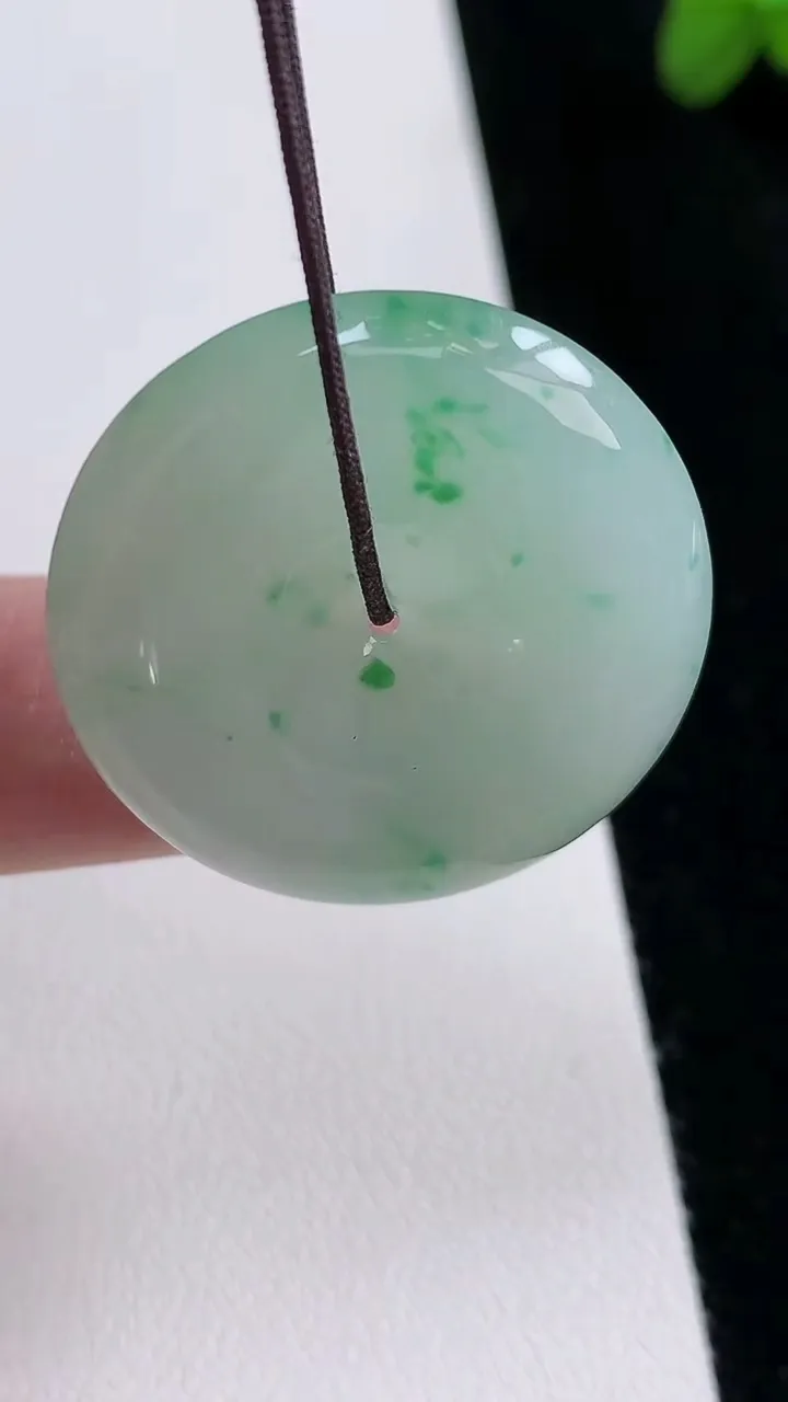 天然A货翡翠平安扣吊坠，尺寸30.5-6.3，重:12.27g
8月22日