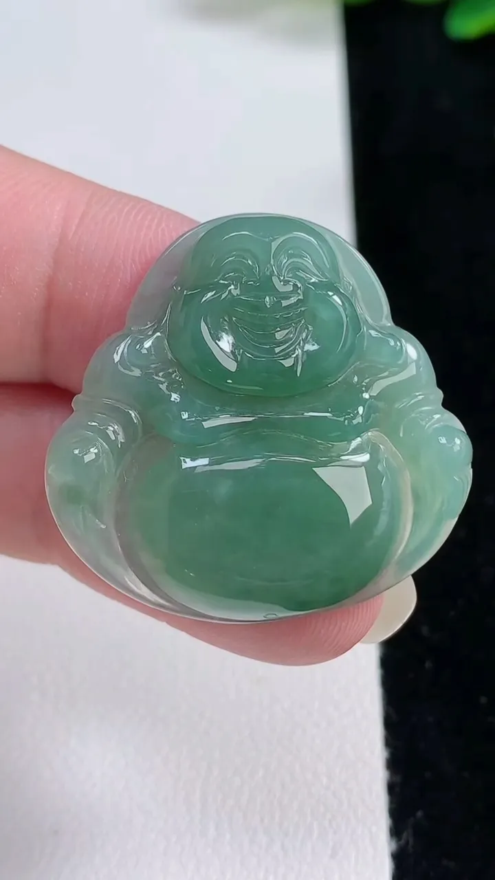 天然A货翡翠佛公吊坠，尺寸30.2-32-4.7，重量:7.68g
8月22日