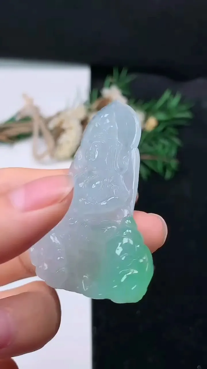 天然A货翡翠普贤菩萨吊坠，尺寸54-39.5-8.4，重量:22.68g
8月22日