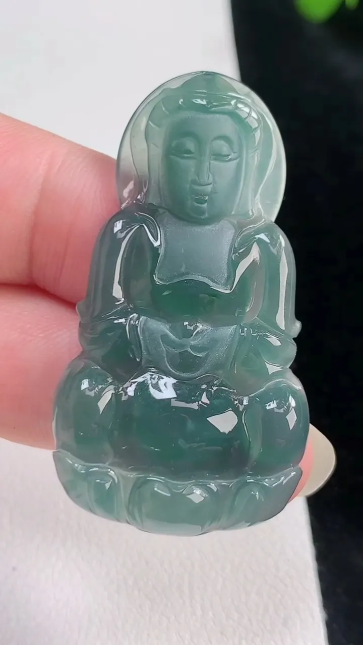 天然A货翡翠蓝水观音菩萨吊坠，尺寸47.7-26.8-4.6，重:9.65g
8月22日