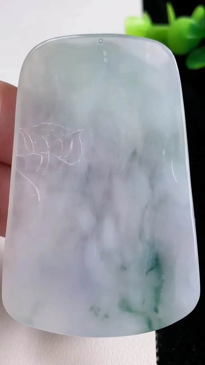 天然A货翡翠紫罗兰飘花文殊菩萨吊坠，尺寸60-44-4.8，重量:37.39g
8月22日