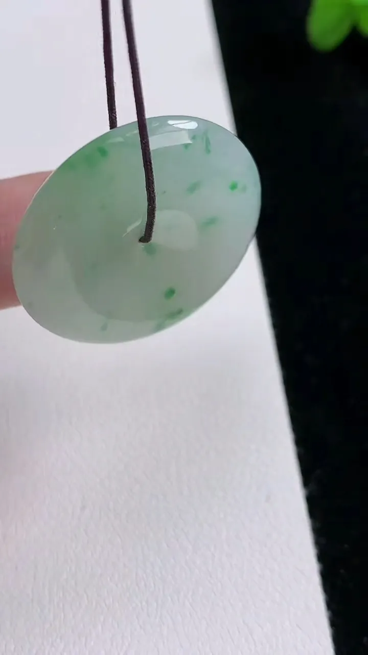 天然A货翡翠平安扣吊坠，尺寸30.5-6.3，重:12.27g
8月22日