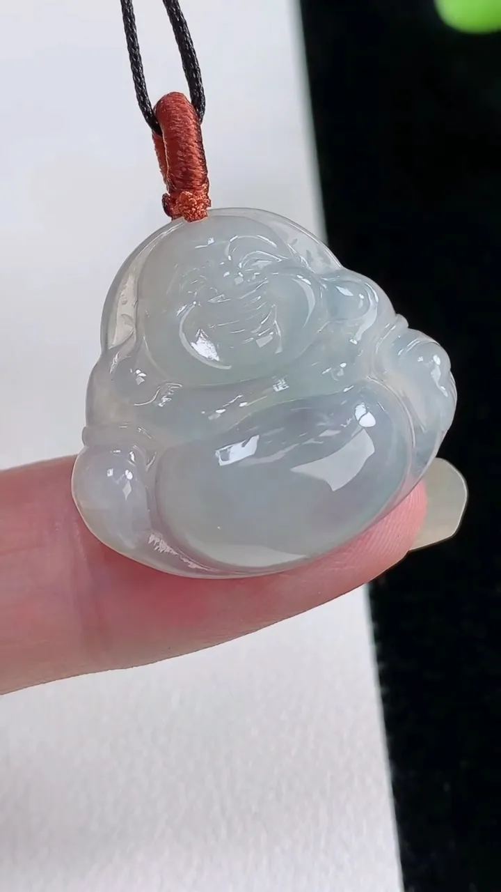天然A货翡翠飘花佛公吊坠，尺寸23.5-26.2-5.5，重量:5.01g
8月22日