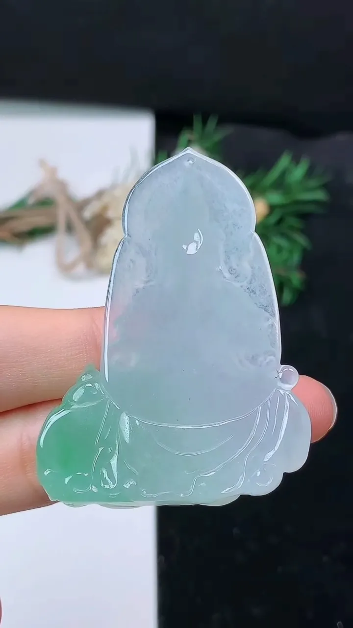 天然A货翡翠普贤菩萨吊坠，尺寸54-39.5-8.4，重量:22.68g
8月22日