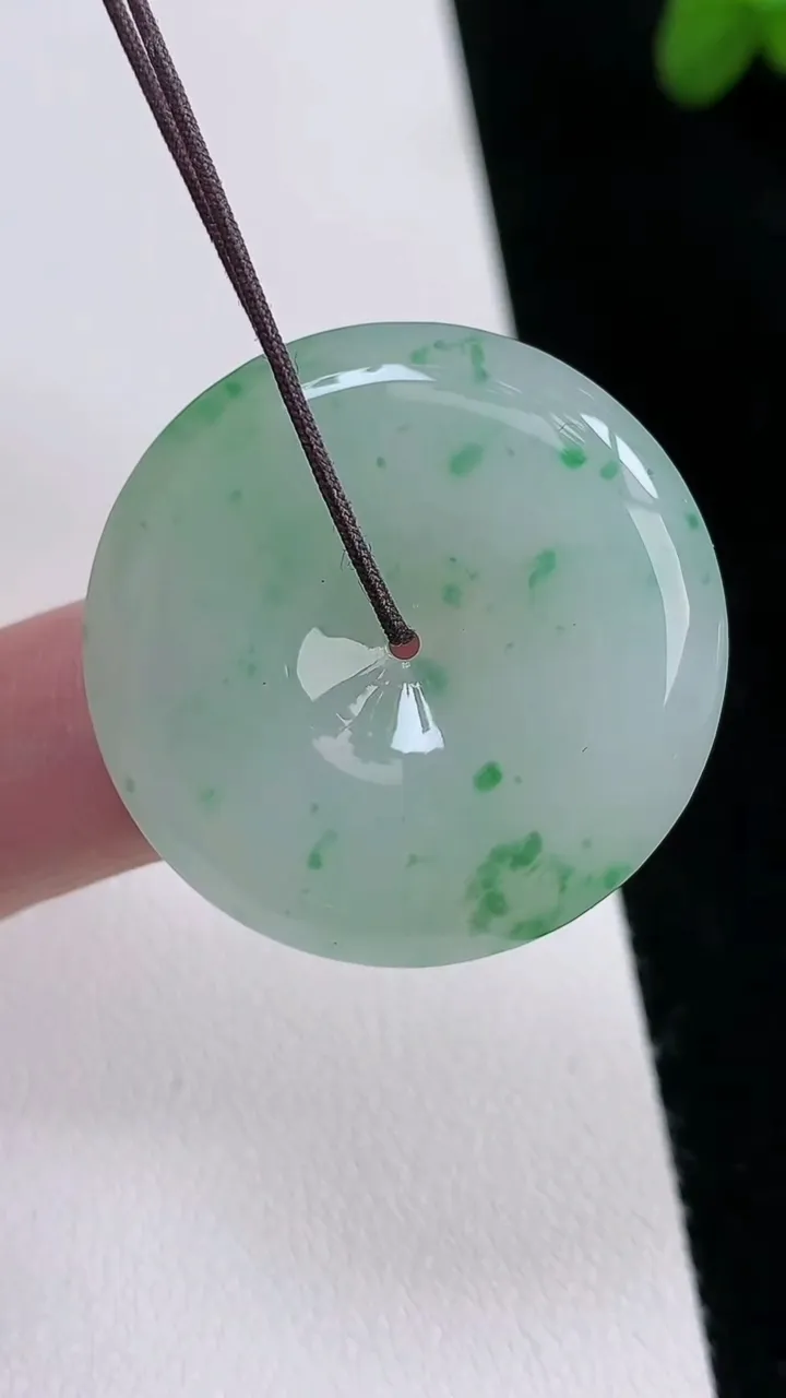 天然A货翡翠平安扣吊坠，尺寸30.5-6.3，重:12.27g
8月22日