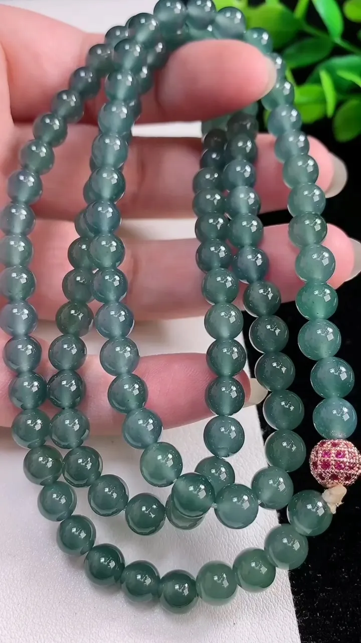 天然A货翡翠货蓝水圆珠项链108颗，尺寸7，重:63.34g8月22日
工厂直销收藏佳品,种好水足，