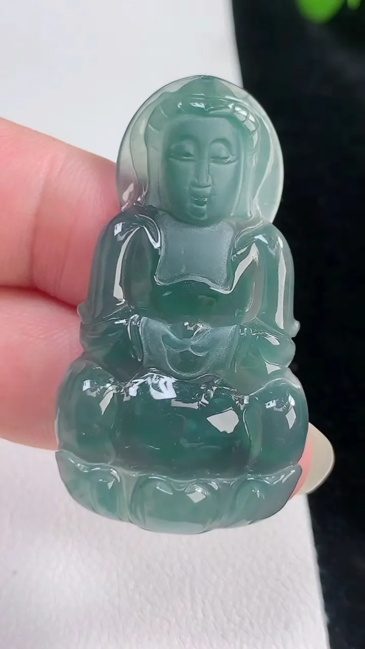 天然A货翡翠蓝水观音菩萨吊坠，尺寸47.7-26.8-4.6，重:9.65g
8月22日